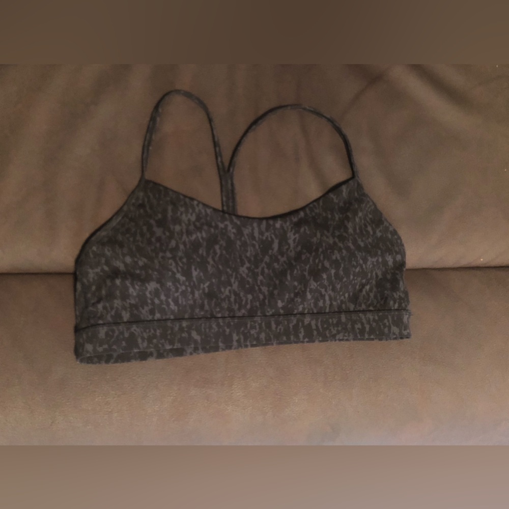 Like New Lululemon Flow Y Nulu Bra *Light Support* A-C Cups in size 14